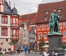 The statue of Prince Albert in Coburg’s Markt Square // © 2011 Pride Travel / Marc Kassouf 5